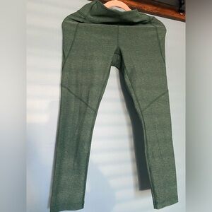 Outdoor Voices hunter green 3/4 leggings size small